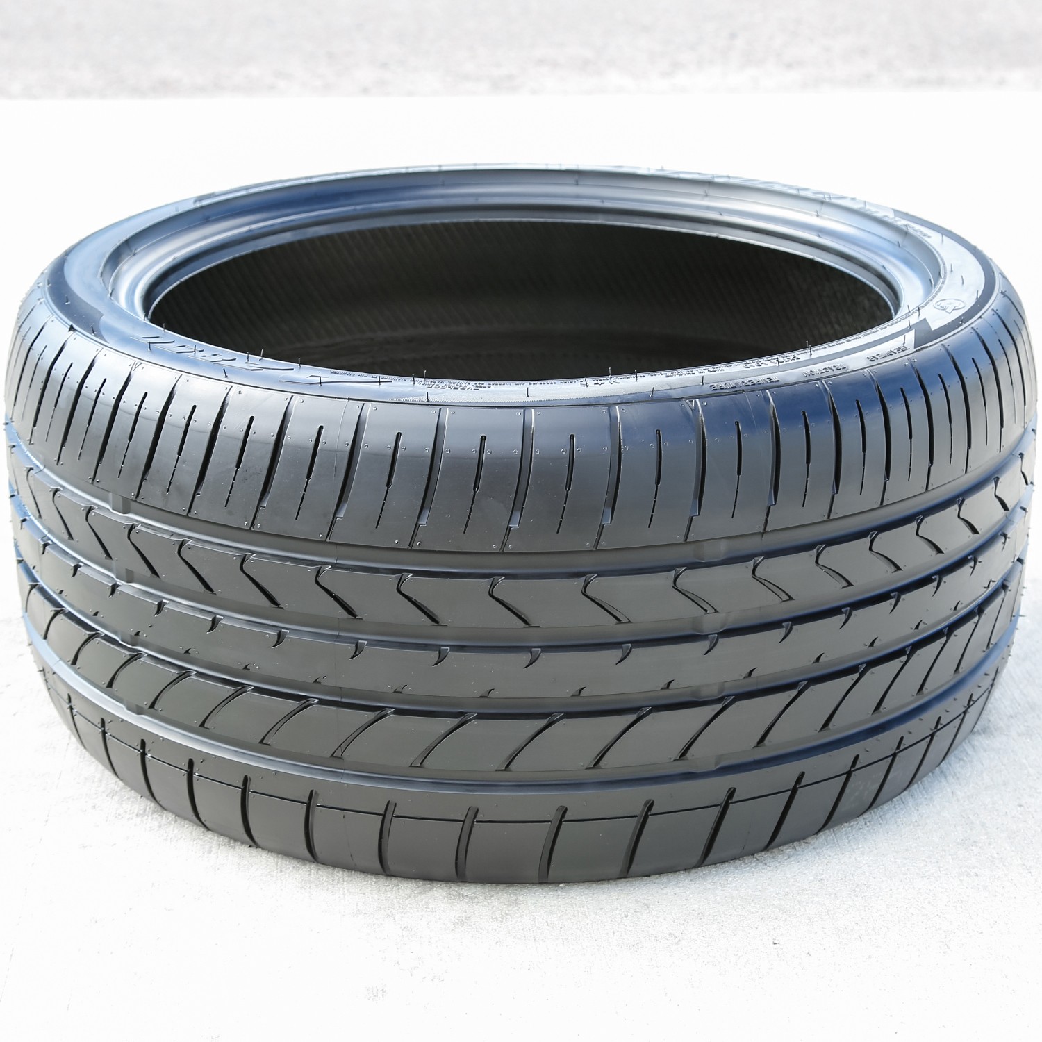 2 Tires Atturo AZ850 305/35R20 107Y XL (DC) Racing