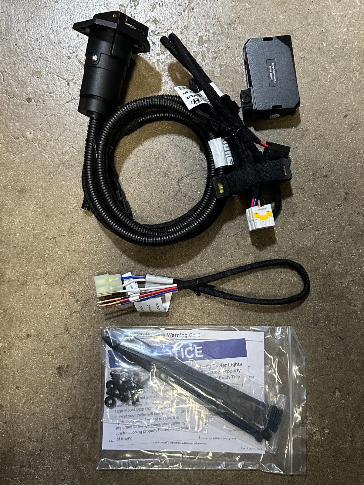 NEW OEM HYUNDAI PALISADE 2023-2025 TOW HITCH HARNESS KIT – 7-PIN STYLE
