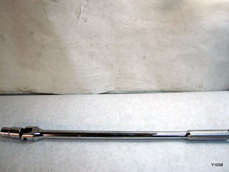Paramount 07574585 1/2″ Drive Breaker Bar 17″ with Socket