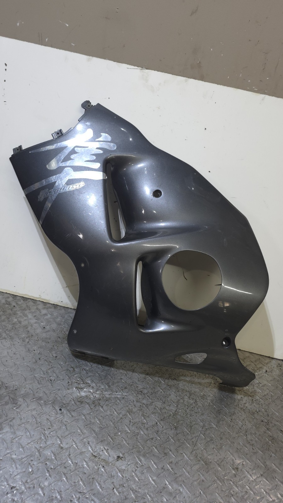 1999-2007 SUZUKI GSX1300r HAYABUSA OEM FACTORY LEFT SIDE FAIRING (SCRATCHES)