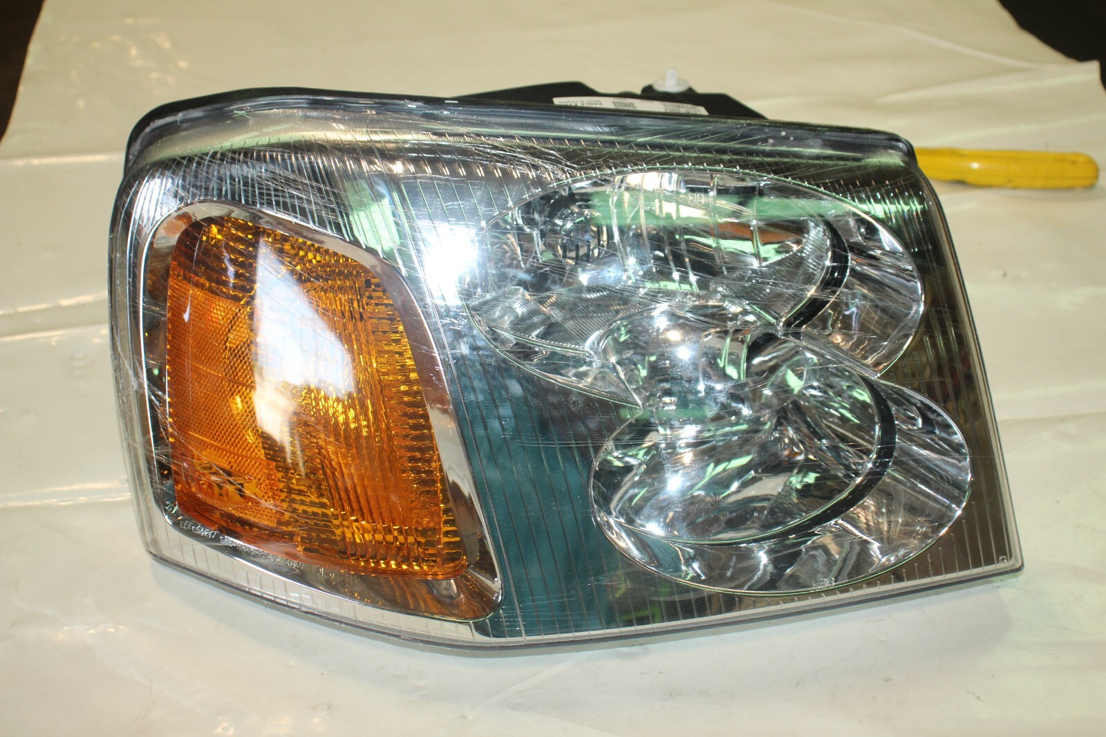Eagle Eyes Headlight Assy GM247-B001R Passenger for 02-09 GMC Envoy
