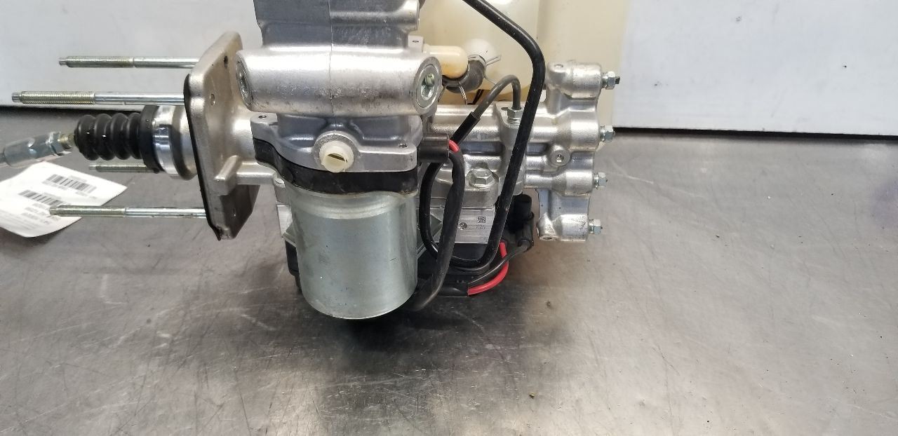18 NISSAN TITAN XD 5.0L BRAKE MASTER CYLINDER BOOSTER ASSEMBLY WITH RESERVOIR