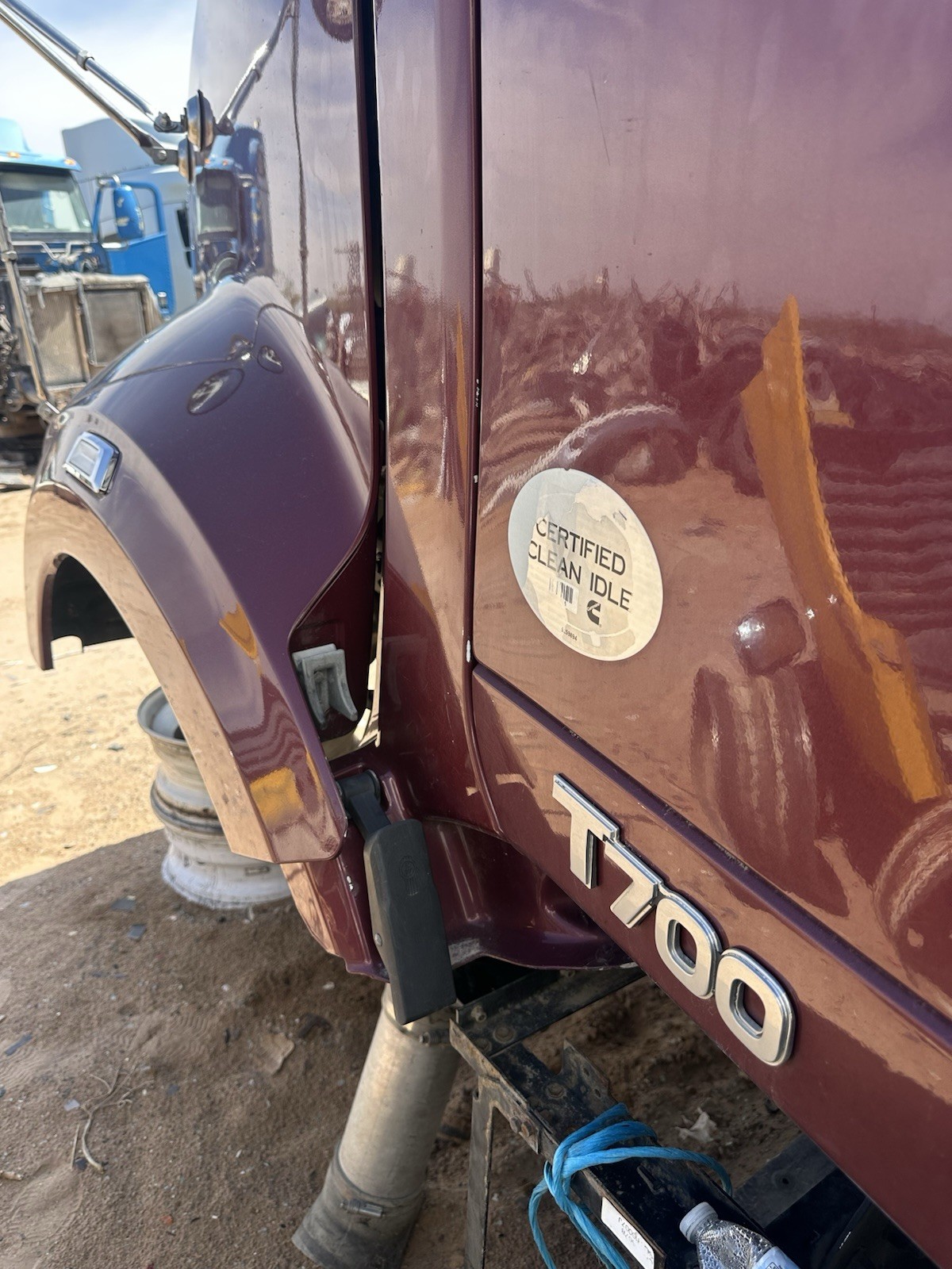 Complete Hood Assembly For Kenworth T660. Perfect Condition