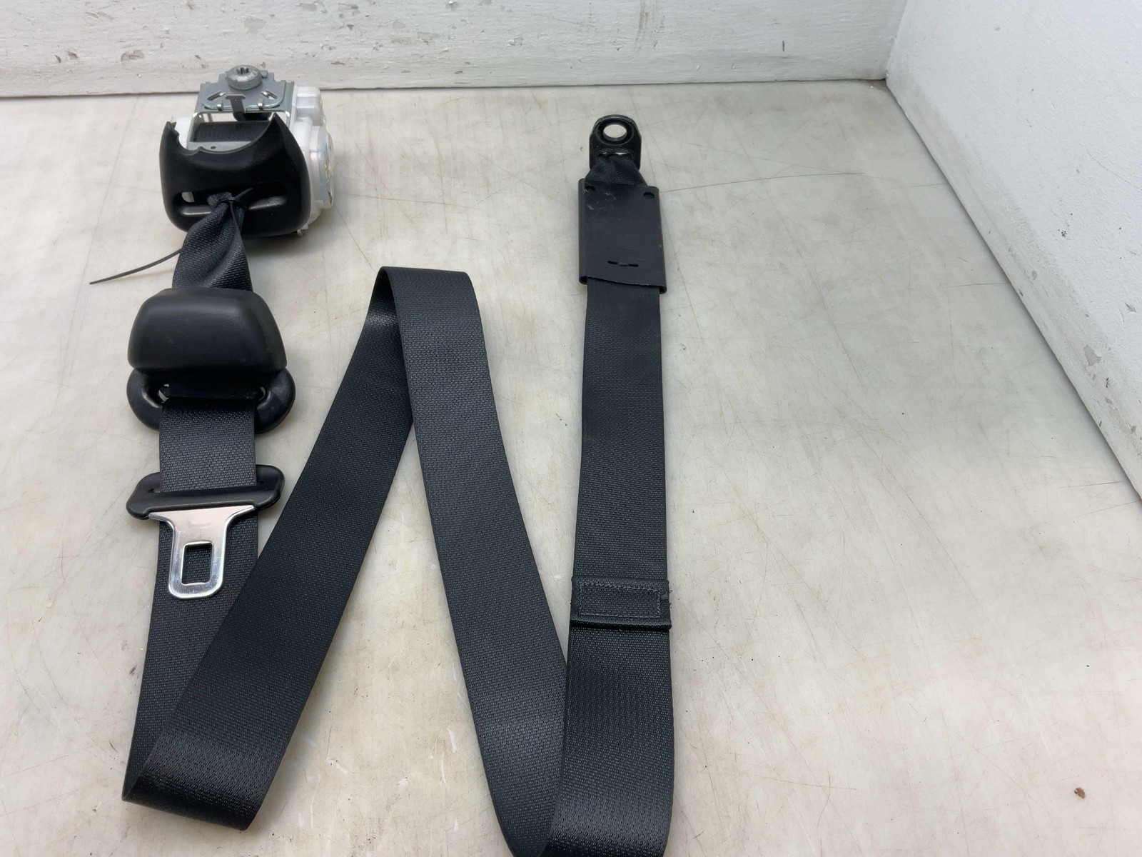 Jeep JK JKU Wrangler 4 Door Passenger Rear Seat Belt Retractor 2011-2017 170004