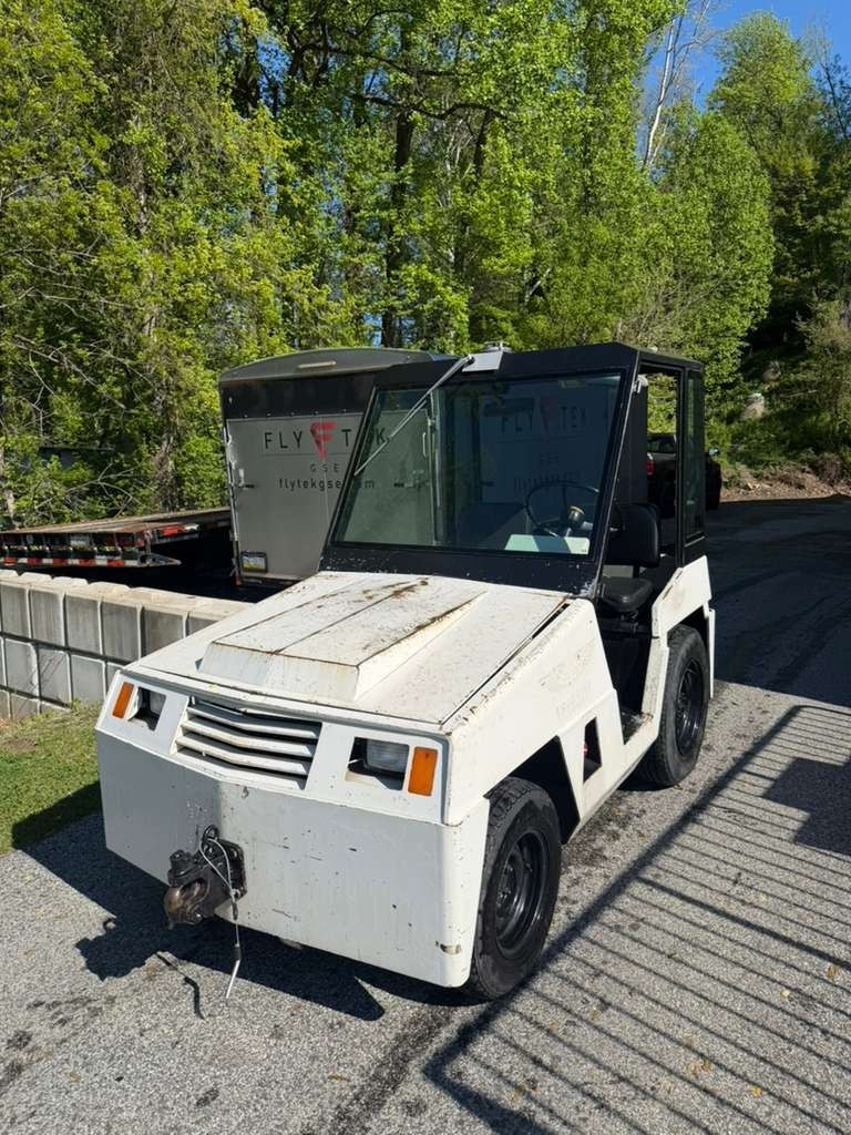 Clark GT50 Tug 1998 Drawbar pull is 5000 pounds Works as it should Gasoline