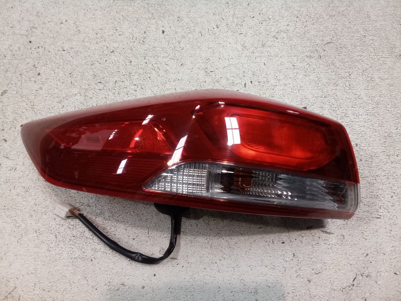Driver Tail Light Sedan Quarter Panel Mounted Fits 17-18 ELANTRA 337376
