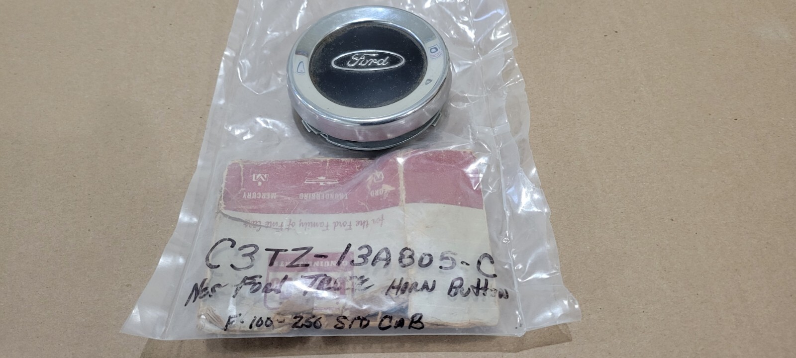 1963-64 NOS FORD F-100 F-250 TRUCK HORN BUTTON C3TF-13A805-C FOMOCO