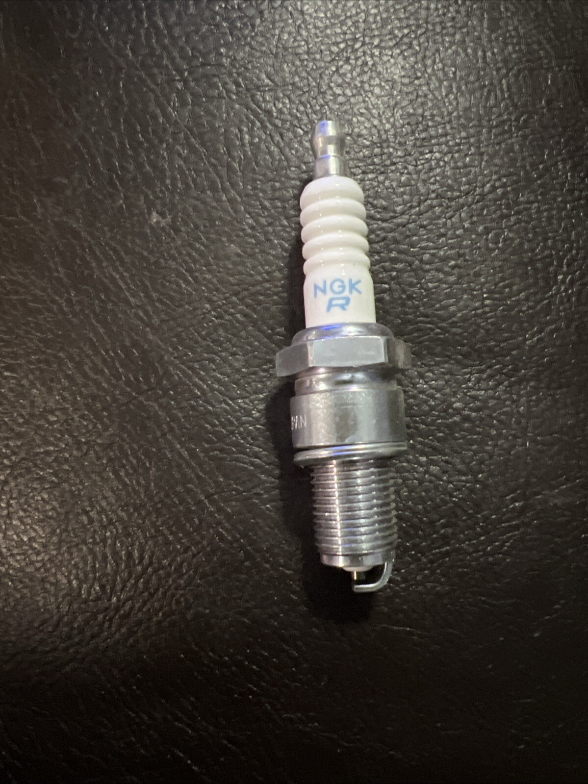 NGK – 3923 – Spark Plug, BPR8ES