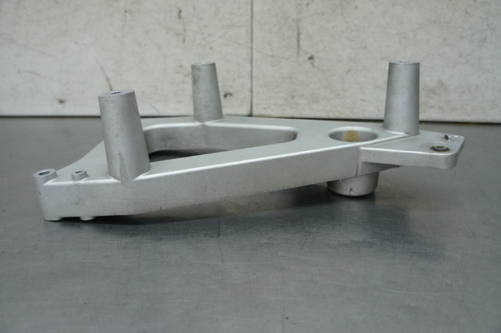 375 G SYM CITYCOM 300 2013 OEM EXHAUST SUPPORT BRACKET
