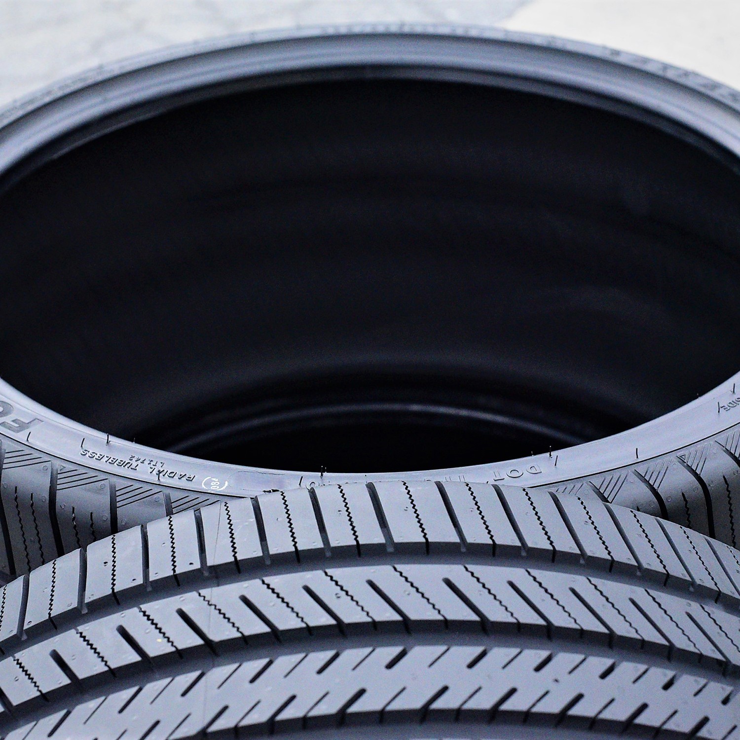 Tire Atlas Force UHP 255/30R24 97W XL A/S High Performance