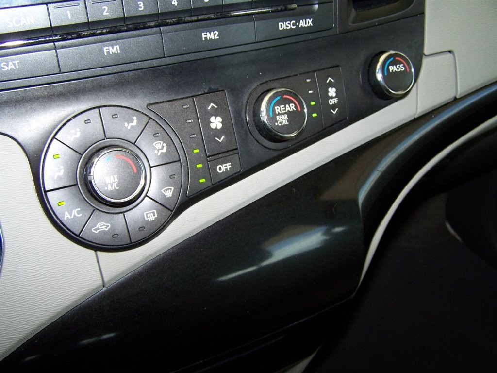 2013 Toyota Sienna 1-OWNER 106K PREMIUM DUAL DOOR & A/C 3RD REAR SEAT WAGON