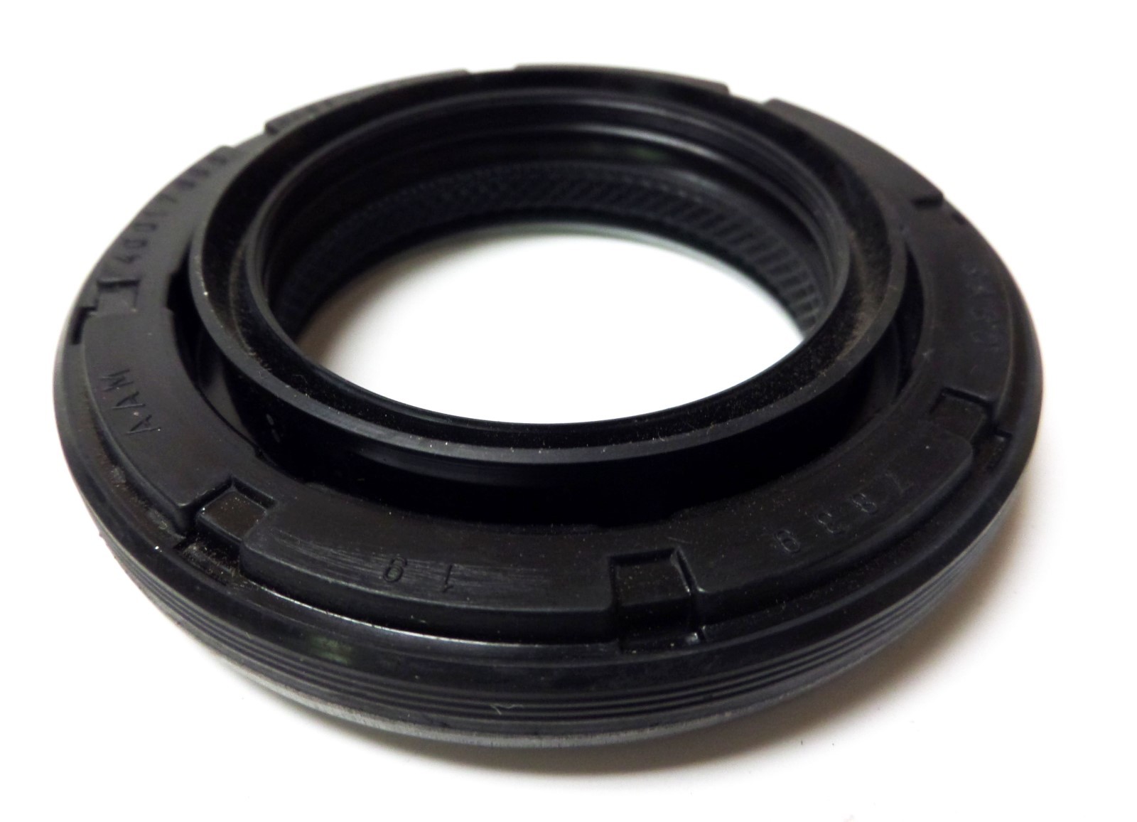 Front Drive Axle Shaft Seal Bore 69.2 mm 2004-2013 Colorado Canyon Hummer H3T