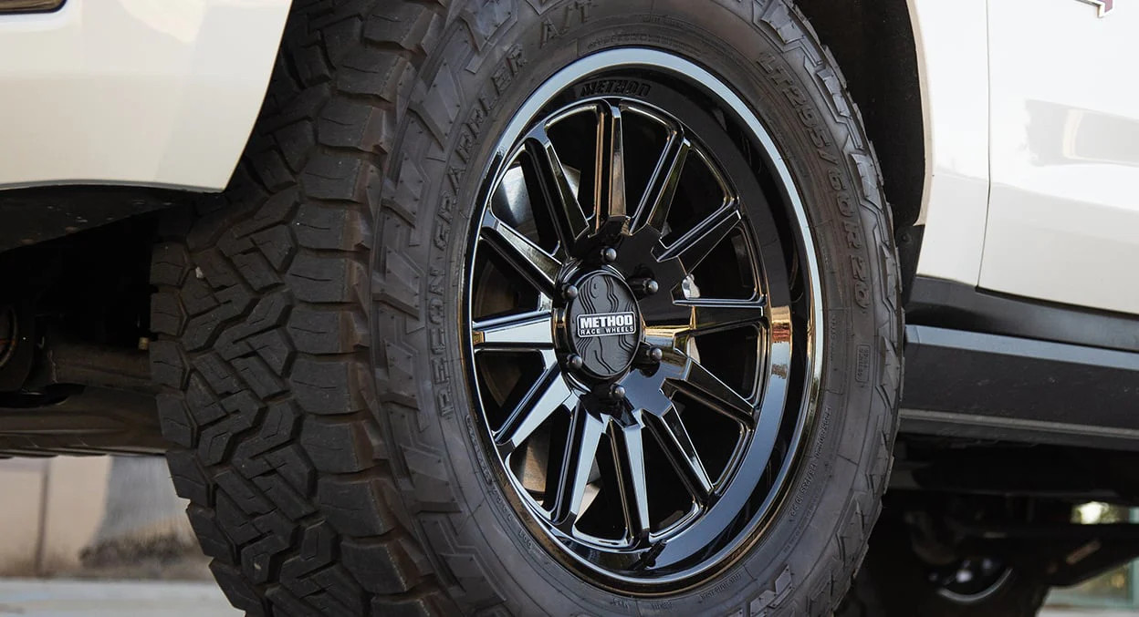 (set of 4) Method MR323 Gloss Black | 17×8.5″ +0mm | 6×5.5in Wheels