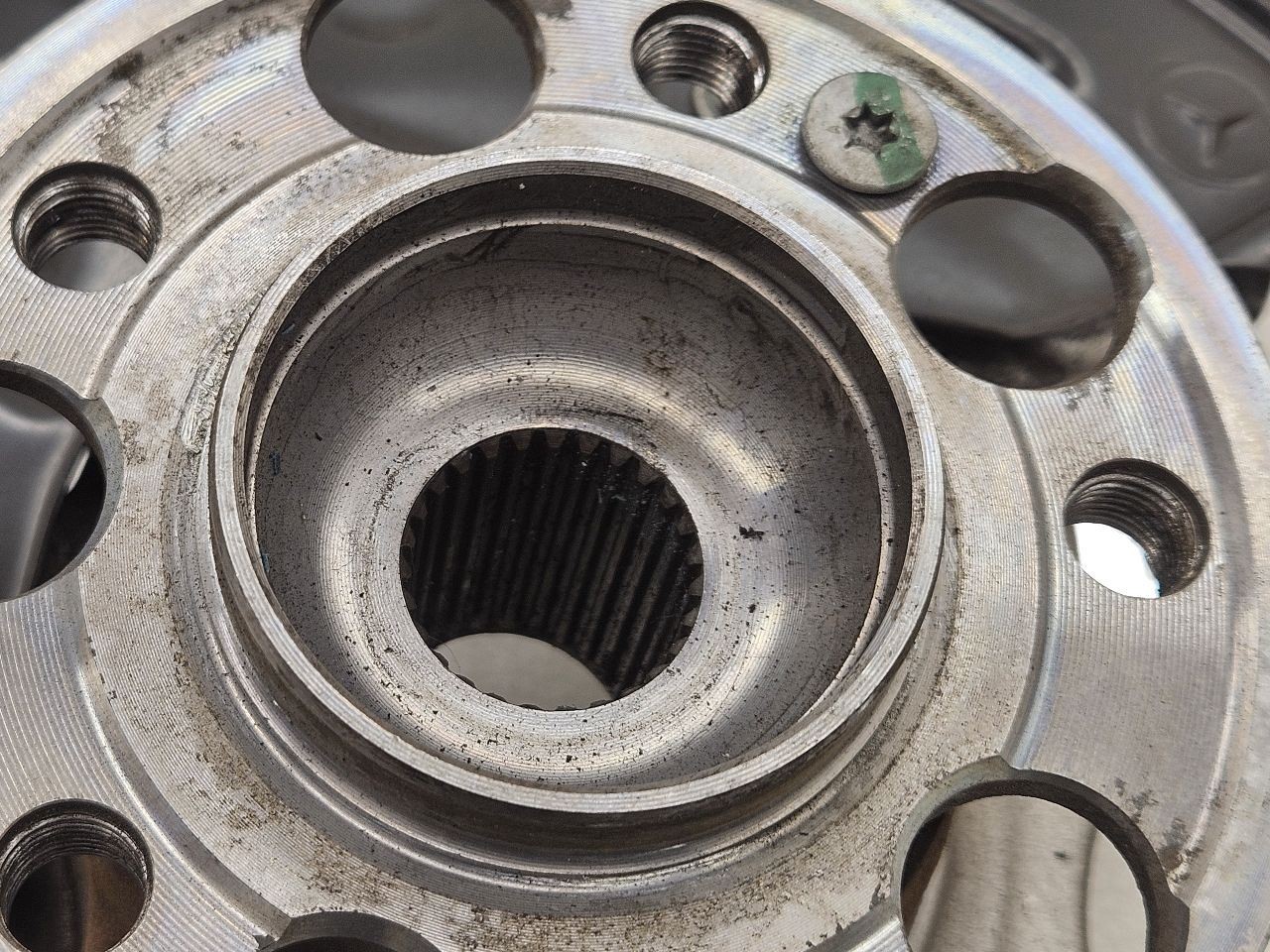 17-23 Mercedes E450 W213 60k Rear Left Side Knuckle Wheel Hub