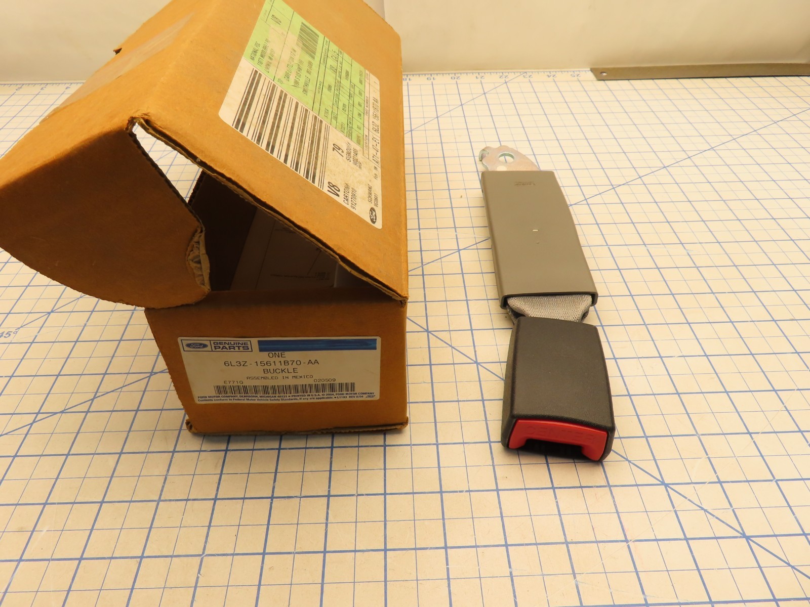 Ford 6L3Z-15611B70-AA Seat Belt Buckle Receptacle Center Position Gray
