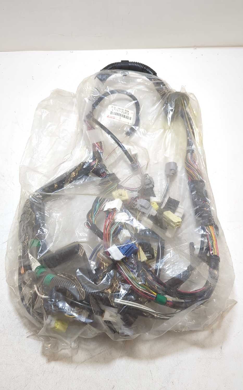 New OEM Engine Bay Wire Harness Fuse Box 2000-2005 Toyota Celica 82111-2L473 GT