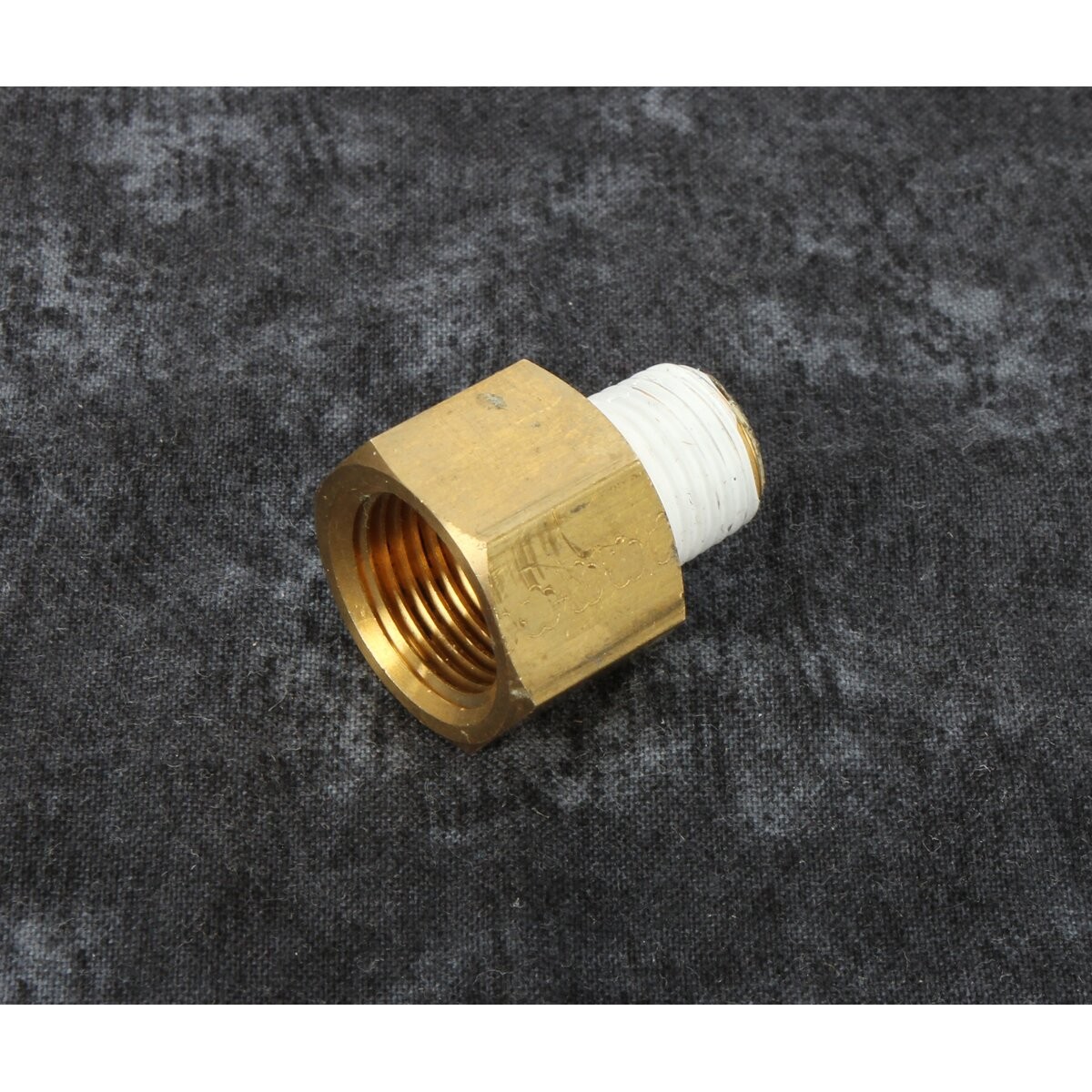 Kleinn Air Horns 3/8 in. F NPT to 1/4 in. M NPT Hex Adapter – 53814A
