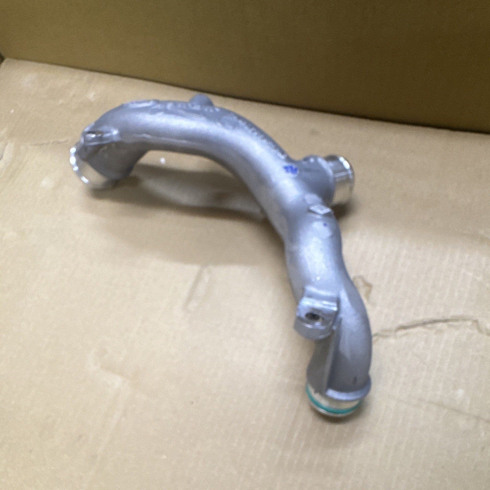 GENUINE Upper Coolant Outlet Pipe Defender For Land-Rover 5.0L V8 SC LR186859