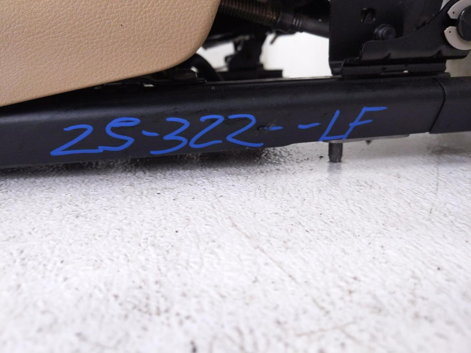 2015-2025 Porsche Macan Front Left Driver Seat 958-881-375-G *Tan Leatherette
