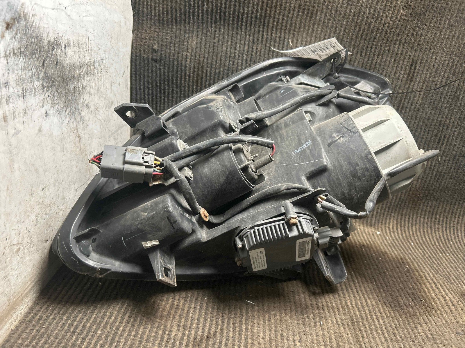 Fits 2004-2006 Nissan Maxima Right Headlight Assembly OEM:260102A90A