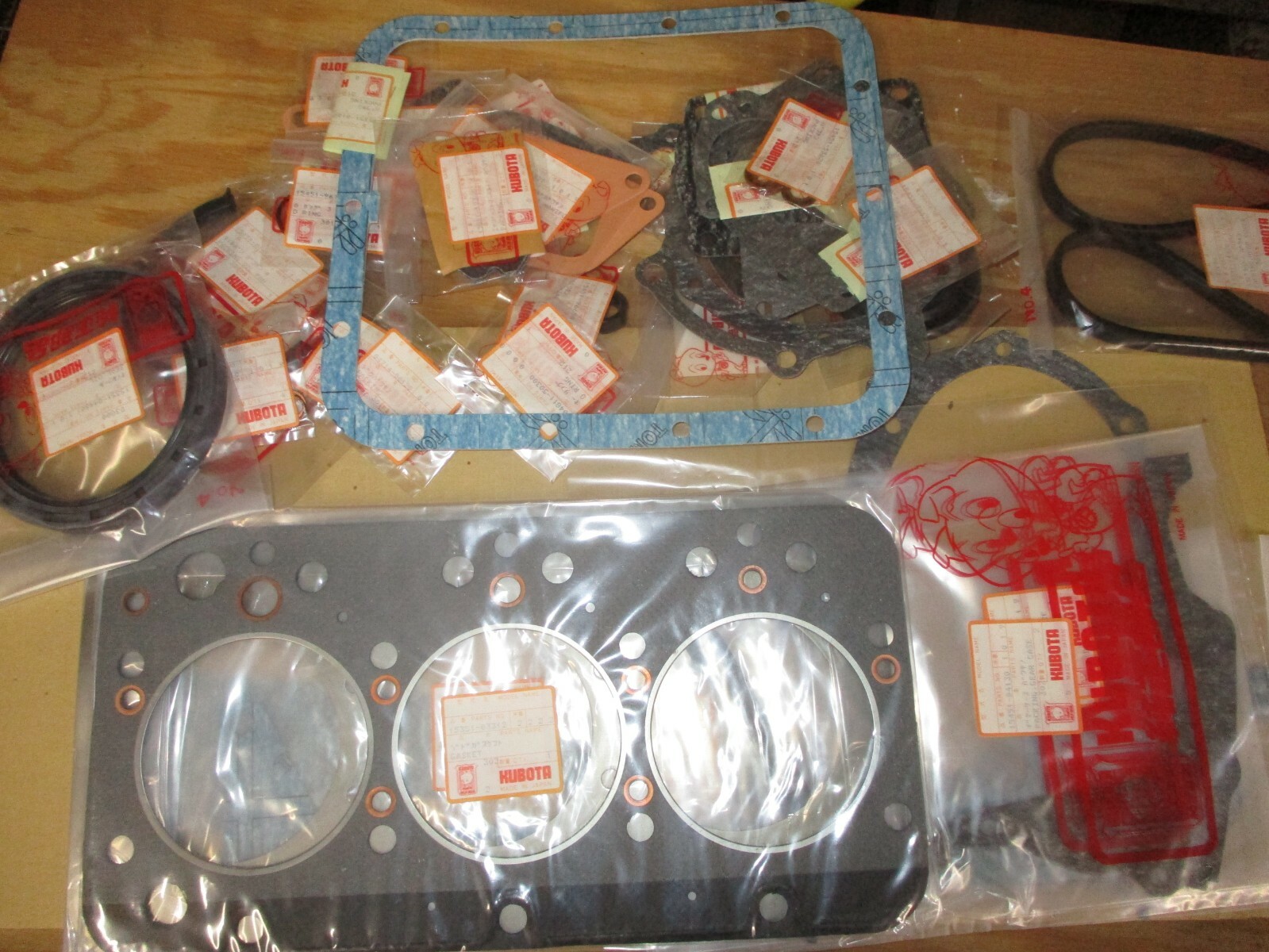 70000-55010 GENUINE OEM KUBOTA TRACTOR ENGINE GASKET SET 15351-03312 M5500