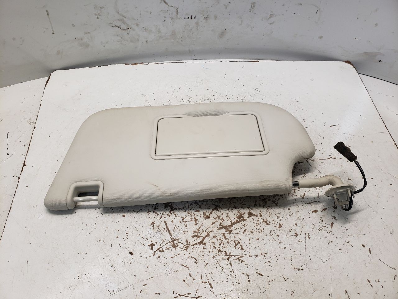 Used Left Sun Visor fits: 2013 Ford Escape w/sunroof w/illumination L. w/garage