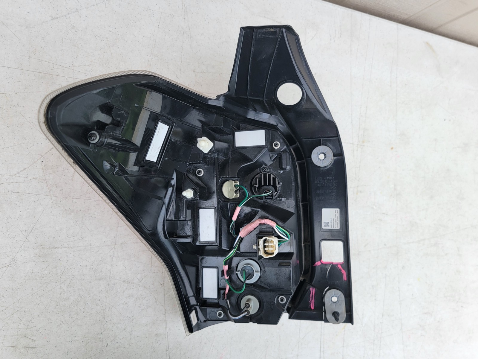 2016-2018 SUBARU FORESTER TAIL LIGHT RIGHT OEM 84201-SG141
