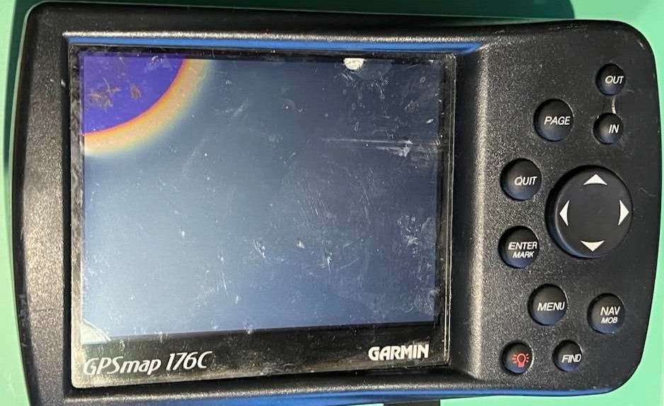 GARMIN GPSMAP 176C MARINE GPS RECEIVER SCREEN / BATTERY LEAK DAMAGE AS IS PARTS