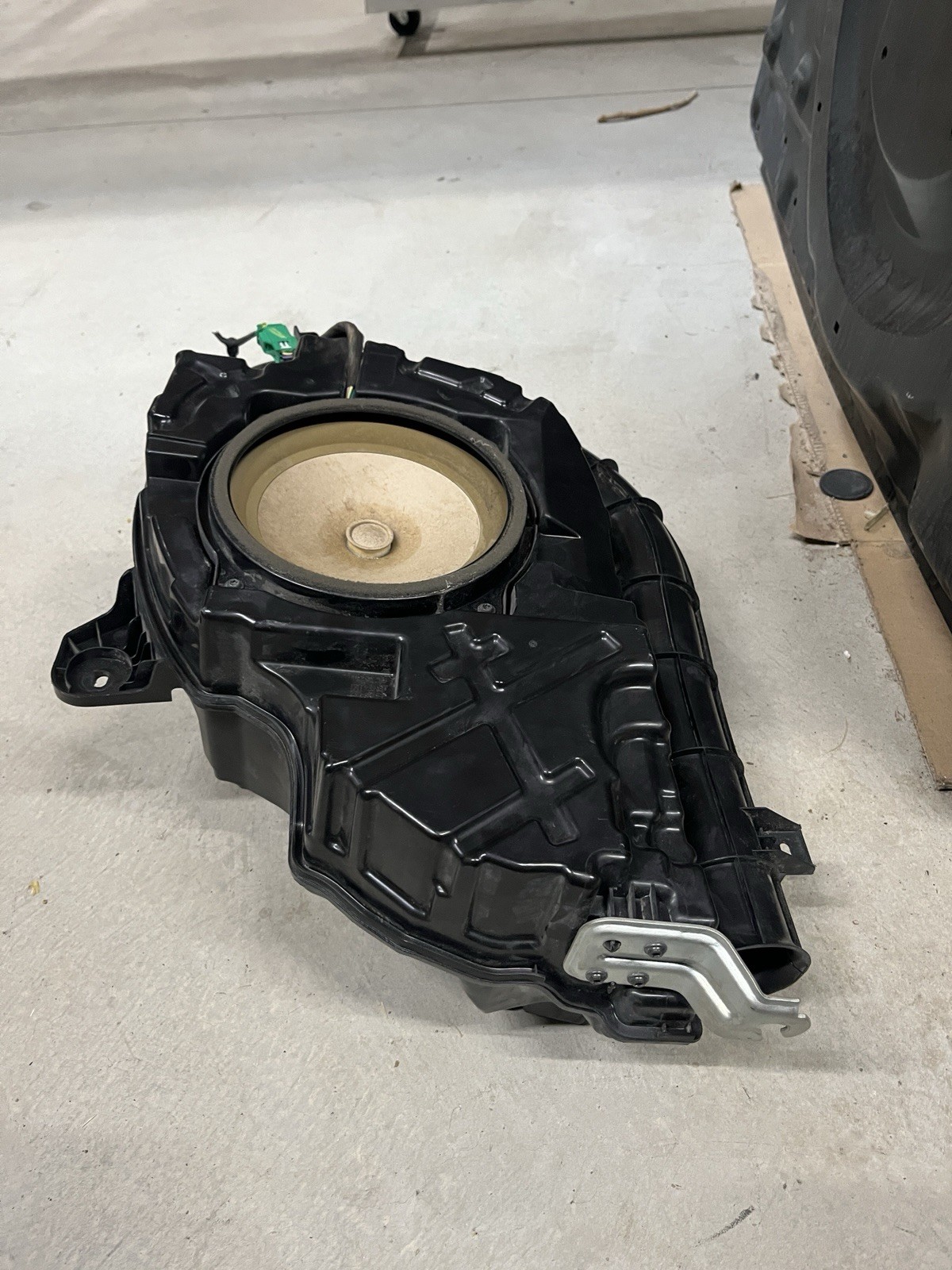 2020-2024 FORD EXPLORER REAR BOSE SUBWOOFER SPEAKER BASS BOX LB5T-19A067-AE OEM