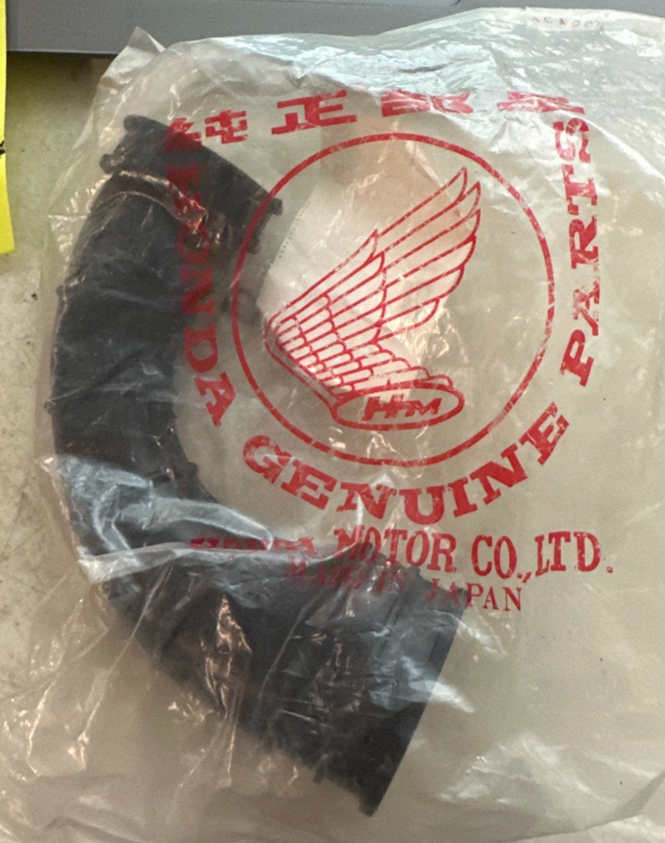 NEW OEM HONDA AIR TUBE C90 C70 C90Z 82-83 C86Z 1979 17253-171-000 17253-141-650
