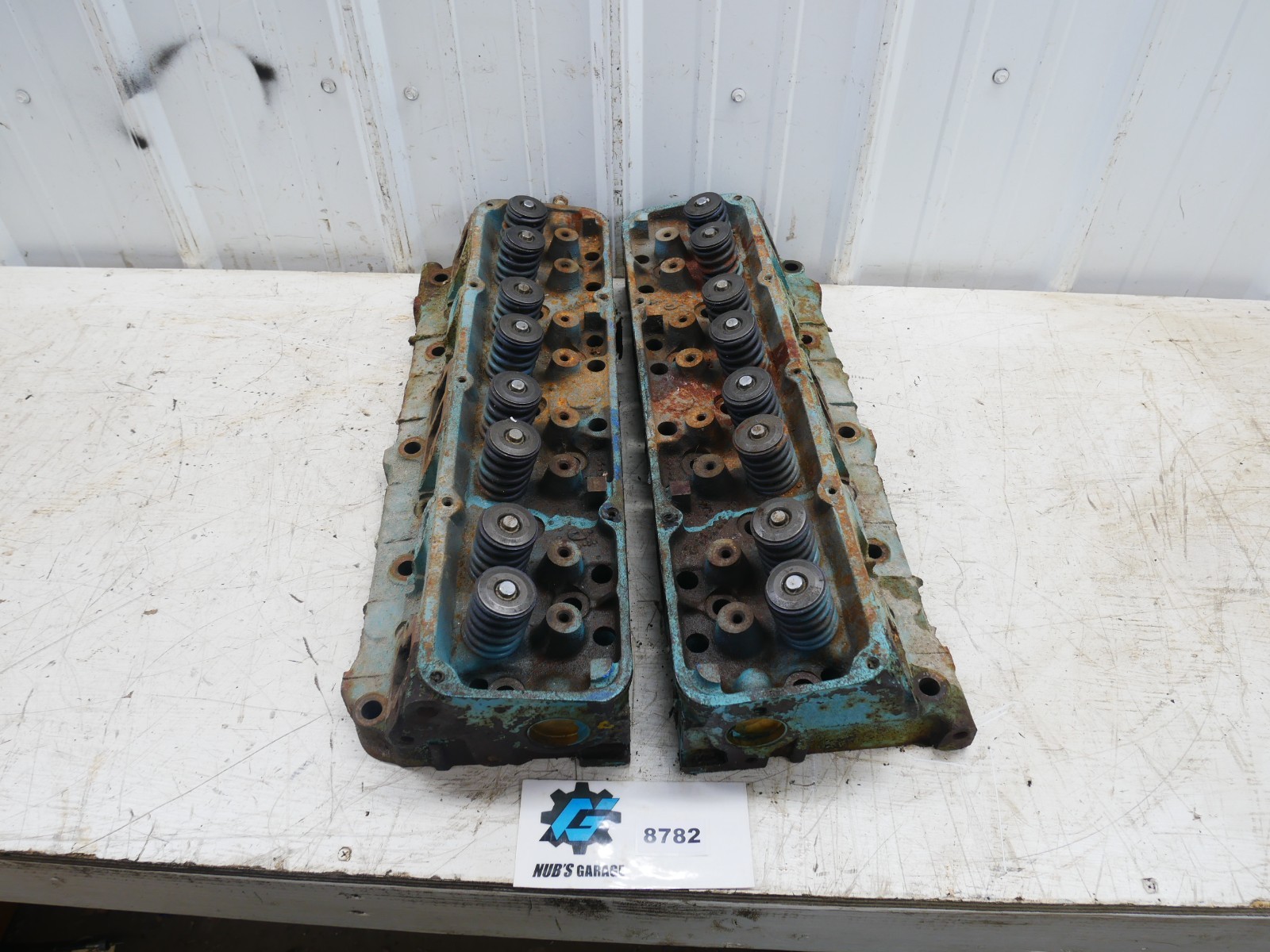 AMC Jeep 304 360 401 V8 3233344 Cylinder Heads Cores For Rebuild