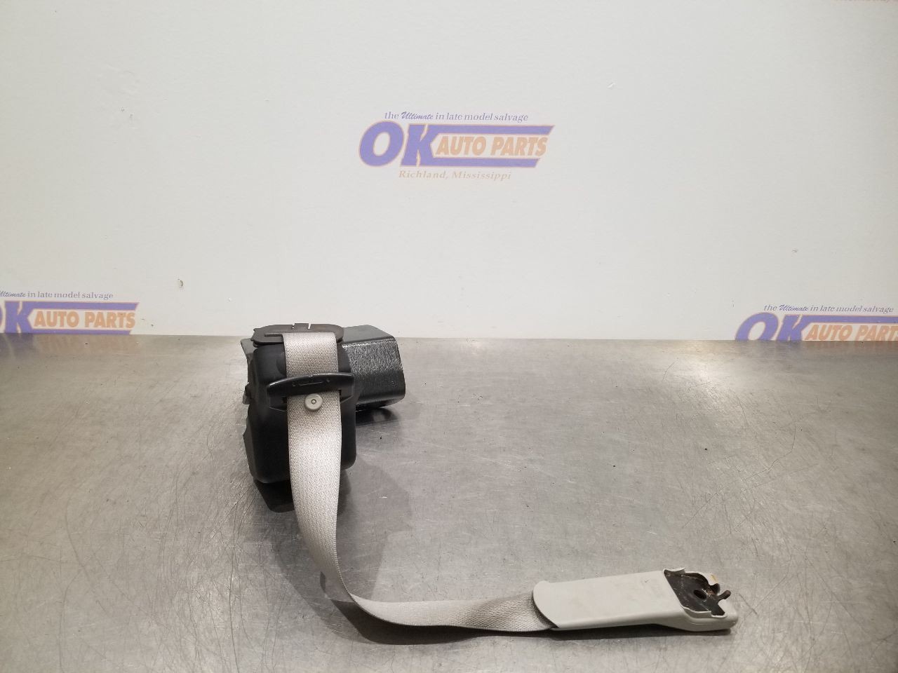 06 CHEVY CORVETTE C6 CONVERTIBLE SEAT BELT RETRACTOR FRONT LEFT DRIVER GRAY