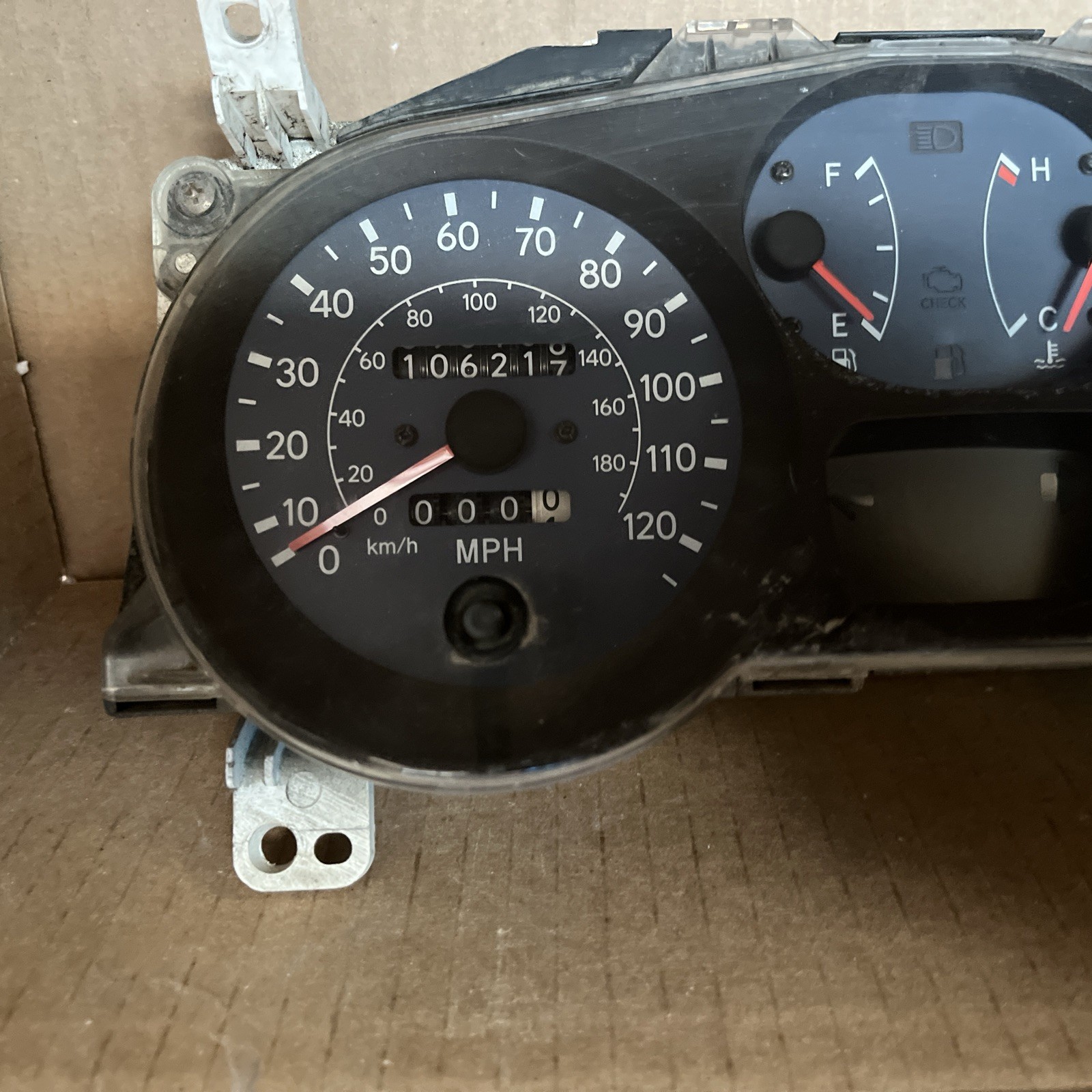 1997 Toyota RAV4 Speedometer Instrument Cluster 106K Miles 83800-42040