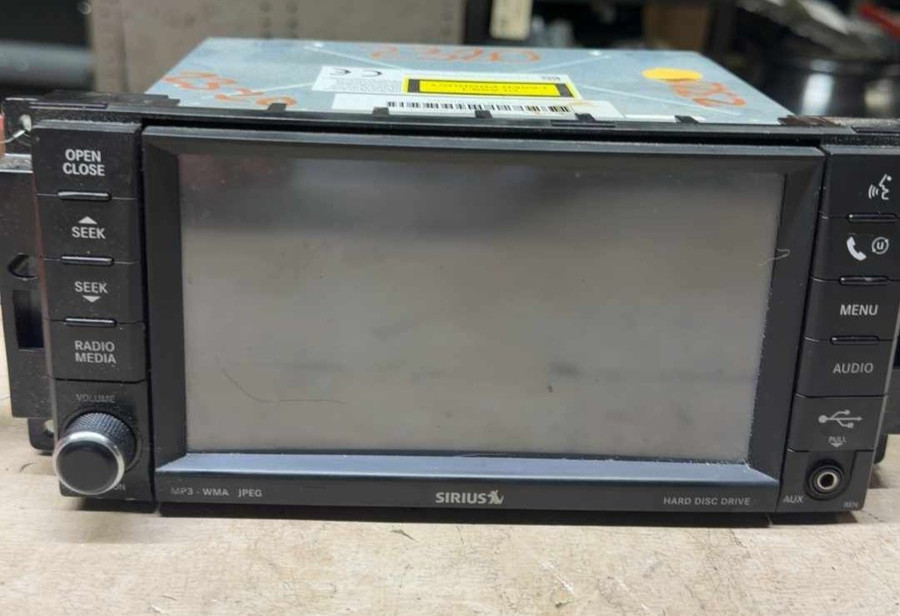 2007-2010 SEBRING 08-10 AVENGER AM FM Satellite Radio 6 Disc CG DVD MP3 Player