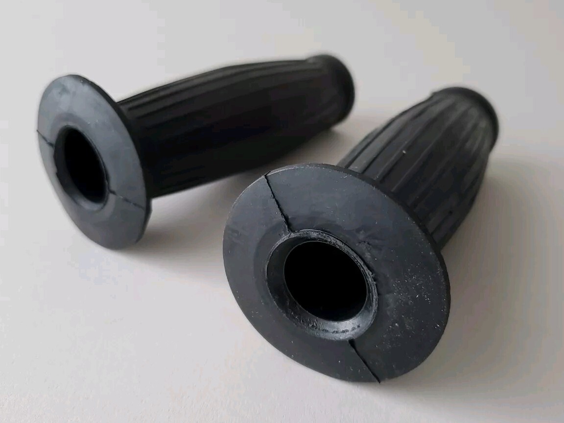 YAMAHA RD STYLE CUSHION GRIP SET RD250 RD350 DS7 R5 250 350 GRIPS 7/8″ GT