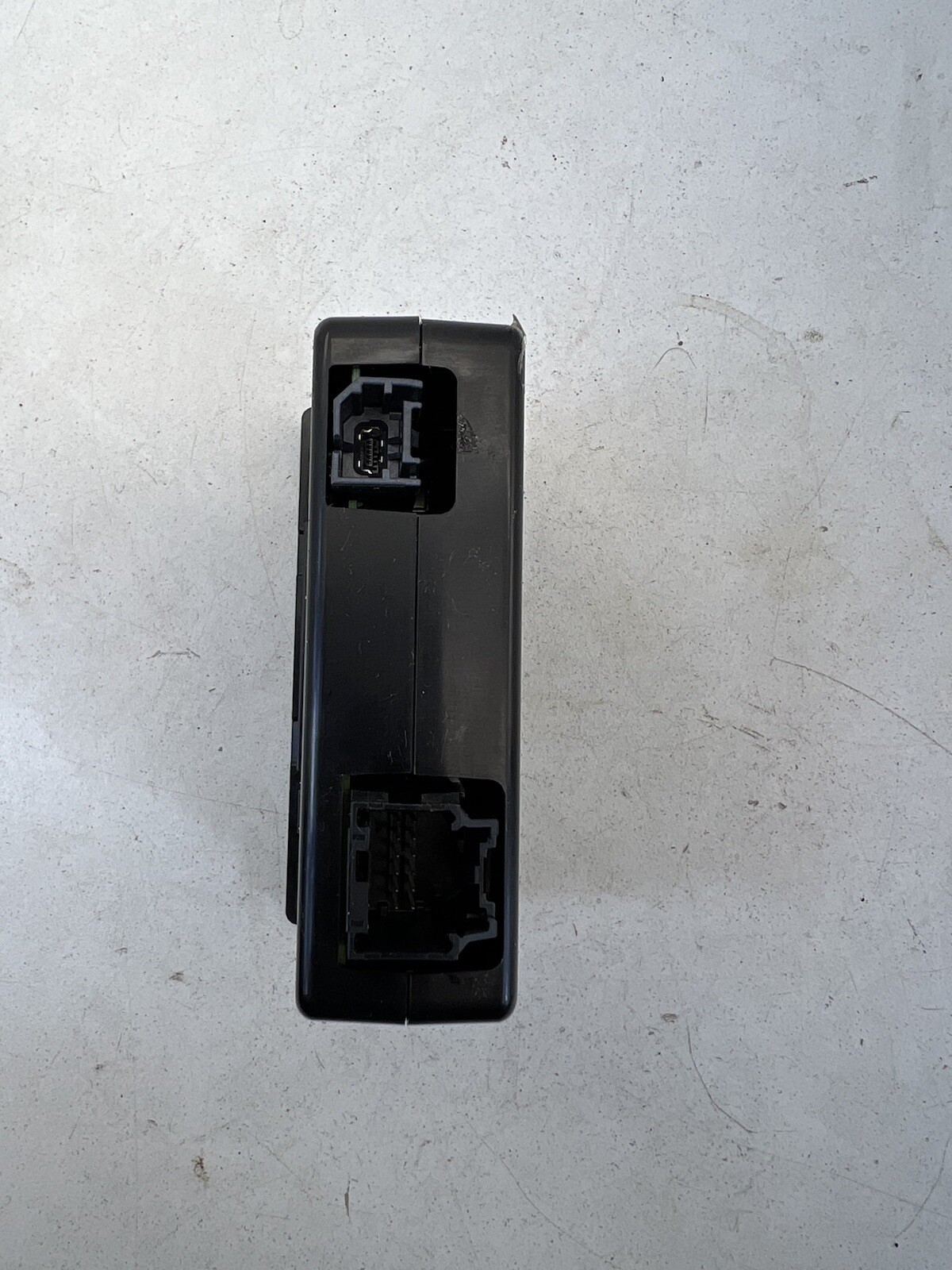 2013-206 Ford Taurus USB Media Control Module OEM.