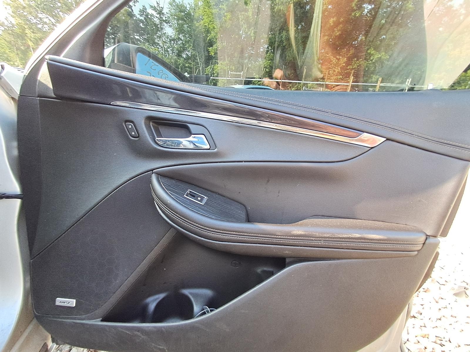 Used Instrument Panel Air Bag fits: 2018 Chevrolet Impala front passenger knee G