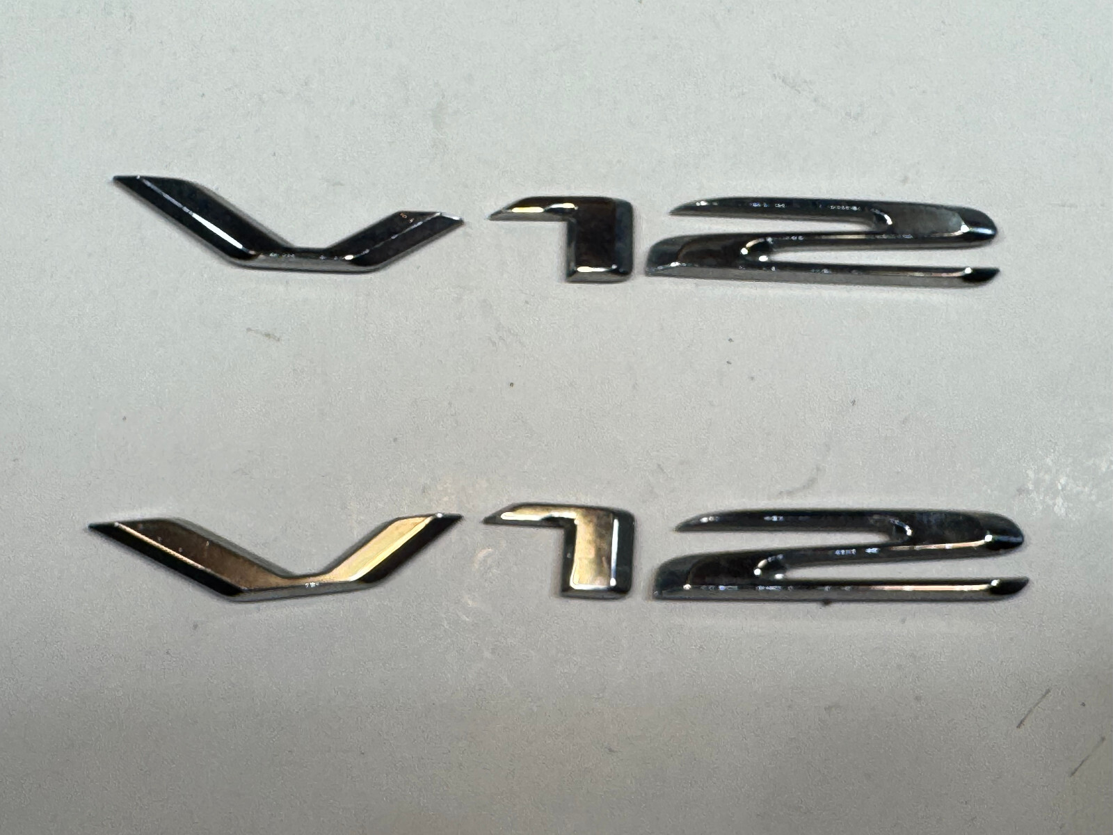 Genuine Mercedes 93-95 R129 SL600 V12 fender sides PLASTIC chrome V12 Two Emblem