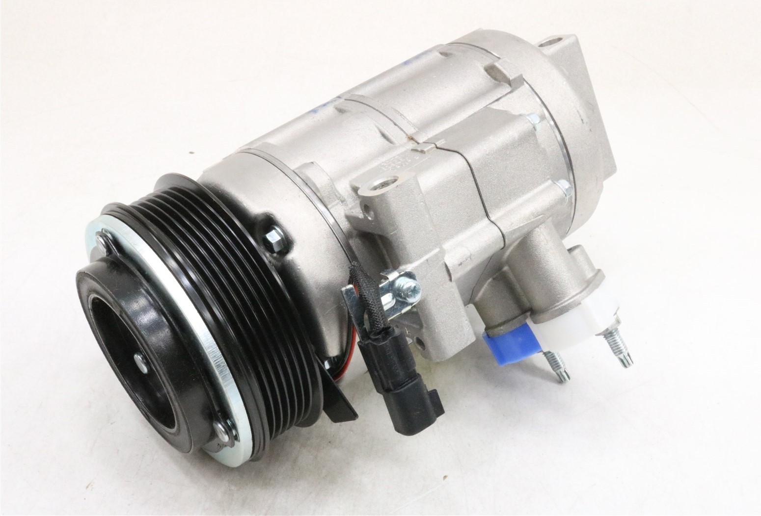 NEW Motorcraft A/C Compressor w/ Clutch YCC-313 Taurus Flex MKS 3.5 3.7 08-12