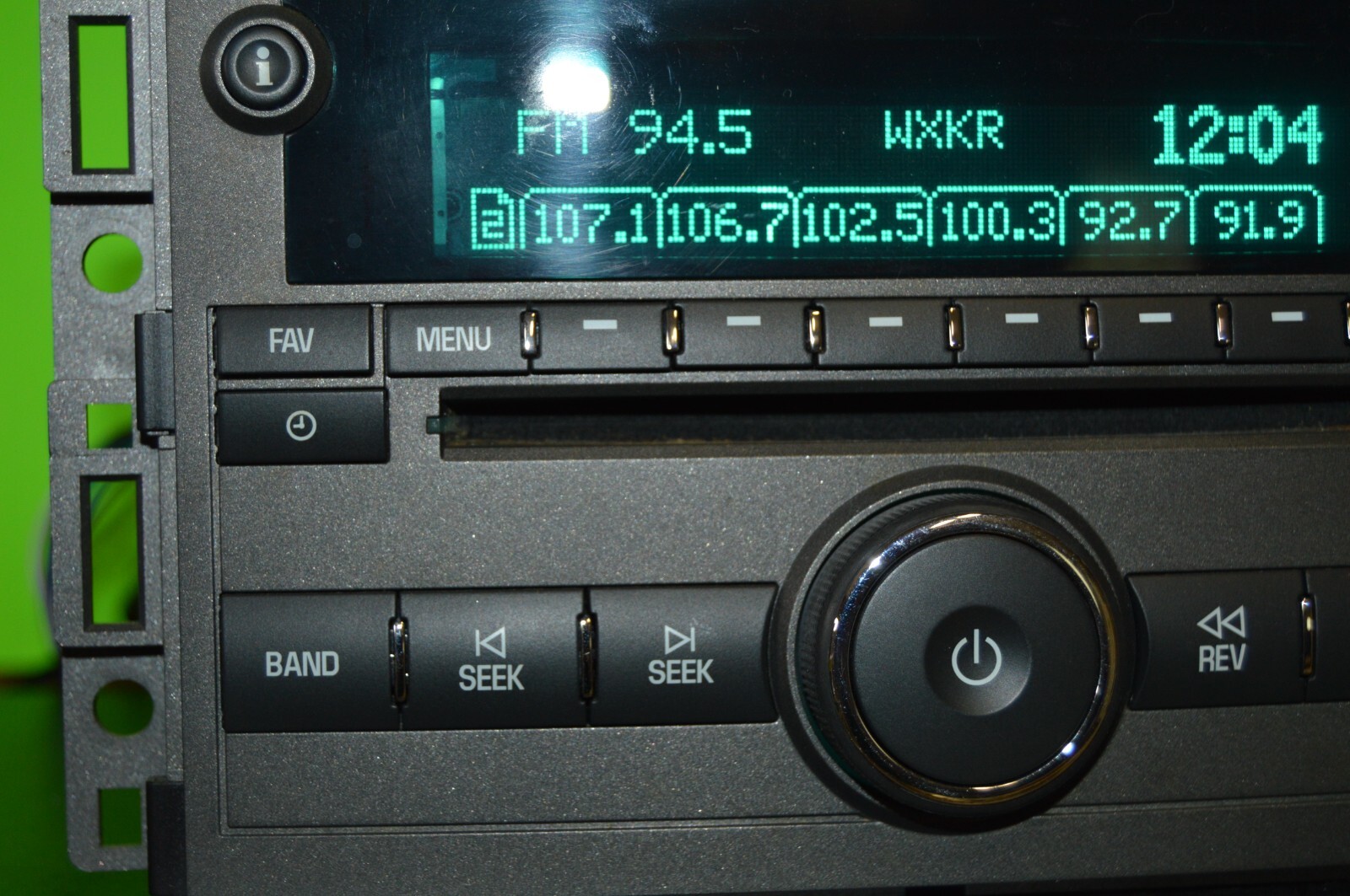 06-08 Chevrolet HHR factory disc CD Player Radio Stereo Aux receiver 15299284