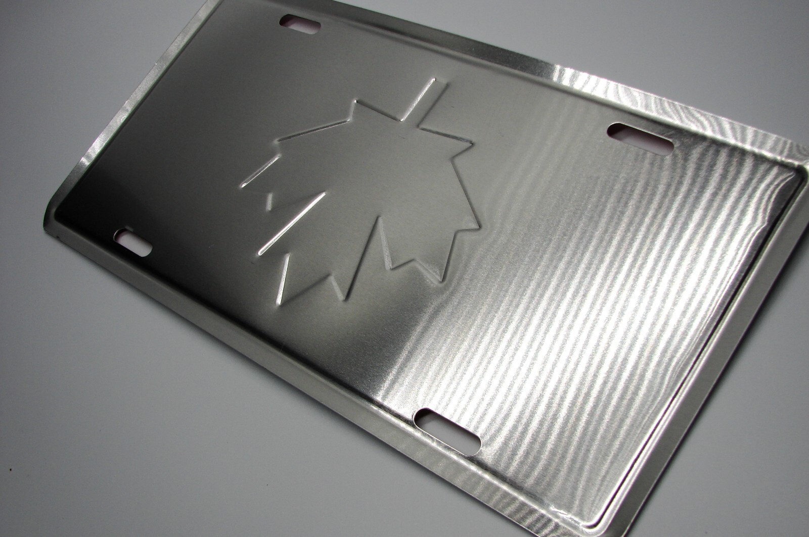 CANADA CANADIAN FLAG 3D EMBOSSED METAL CAR NOVELTY LICENSE PLATE AUTO TAG