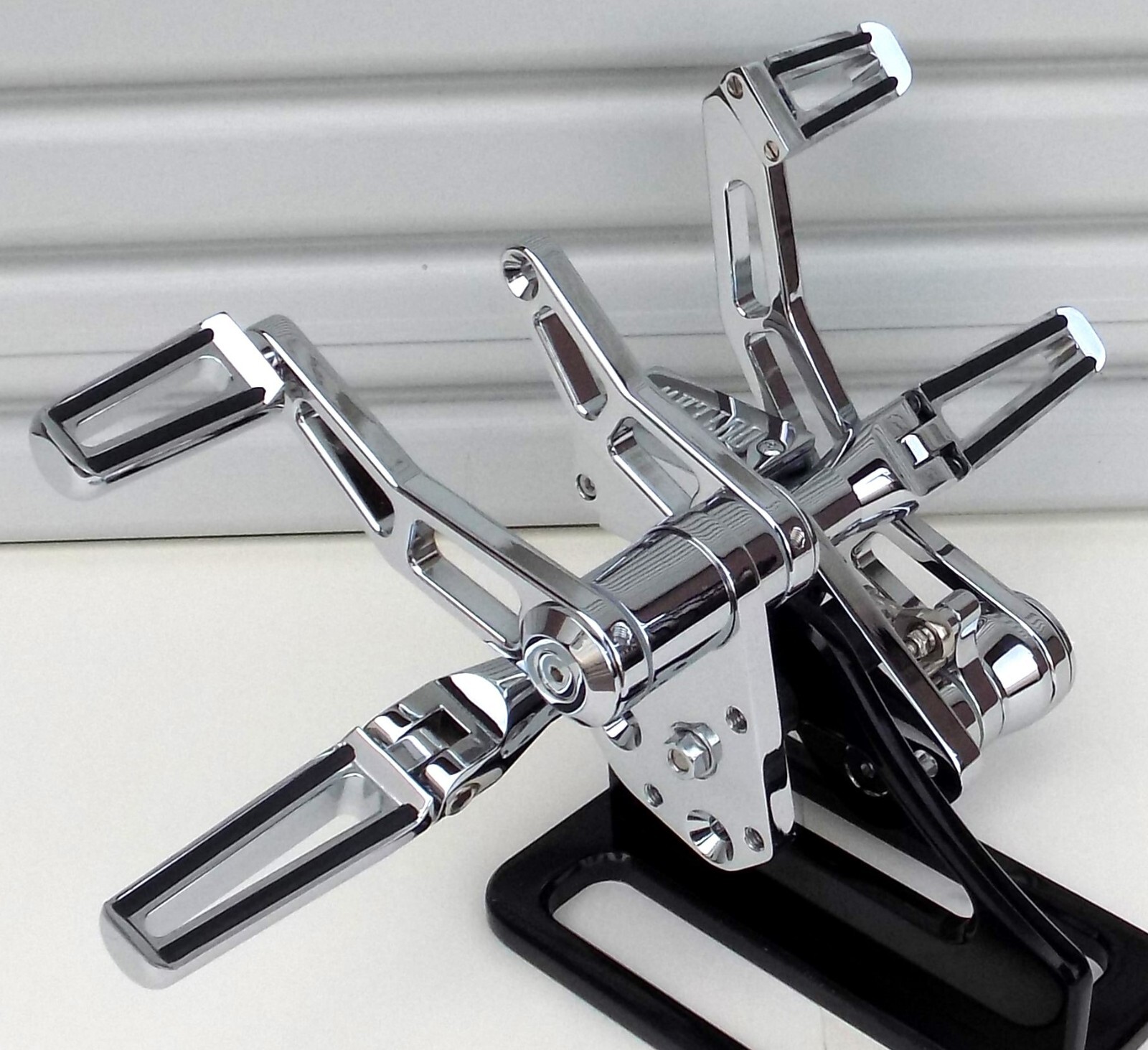 OUTLAW 84-99 SOFTAIL CHROME FORWARD CONTROLS HARLEY RIGID BIG TWIN FXST/FLST